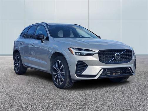 2023 Volvo XC60 Recharge Plug-In Hybrid T8 Ultimate Dark Theme