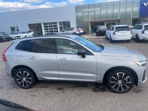 2023 Volvo XC60 Recharge Plug-In Hybrid T8 Ultimate Dark Theme