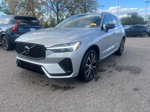 2023 Volvo XC60 Recharge Plug-In Hybrid T8 Ultimate Dark Theme