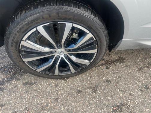 2023 Volvo XC60 Recharge Plug-In Hybrid T8 Ultimate Dark Theme
