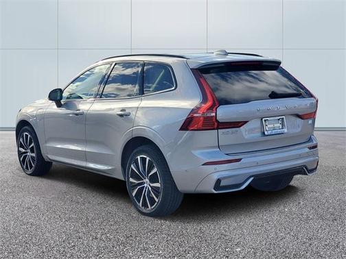 2023 Volvo XC60 Recharge Plug-In Hybrid T8 Ultimate Dark Theme