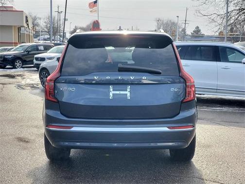 2025 Volvo XC90 B6 Plus 7-Seater