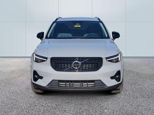 Metallic 2026 Volvo XC40 B5 Plus