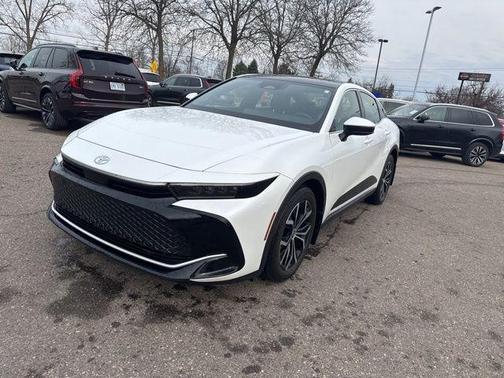 Oxygen White 2024 Toyota Crown Limited