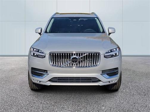 2023 Volvo XC90 B5 Plus