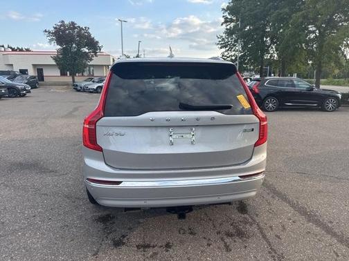 2023 Volvo XC90 B5 Plus