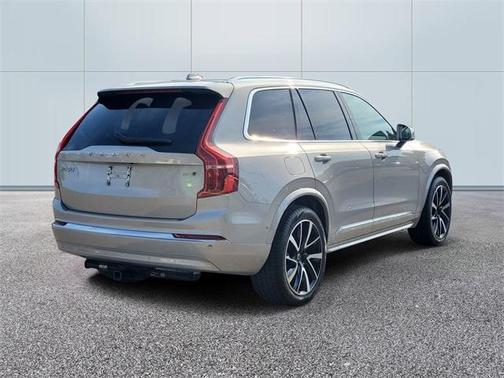 2023 Volvo XC90 B5 Plus