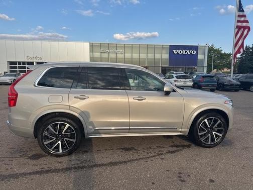 2023 Volvo XC90 B5 Plus