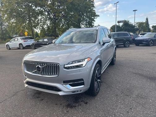 2023 Volvo XC90 B5 Plus