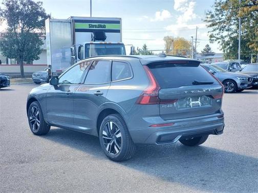 2026 Volvo XC60 B5 Plus