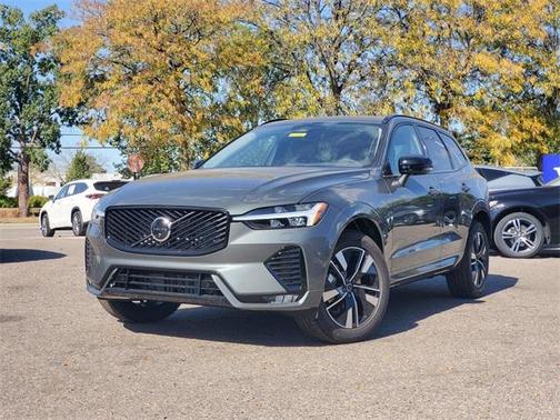 2026 Volvo XC60 B5 Plus