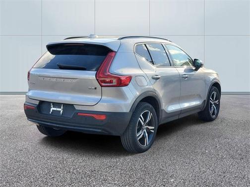 2023 Volvo XC40 B5 Plus Dark Theme