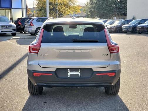 2023 Volvo XC40 B5 Plus Dark Theme