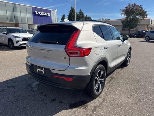 2023 Volvo XC40 B5 Plus Dark Theme