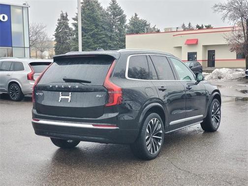2025 Volvo XC90 B6 Plus 7-Seater