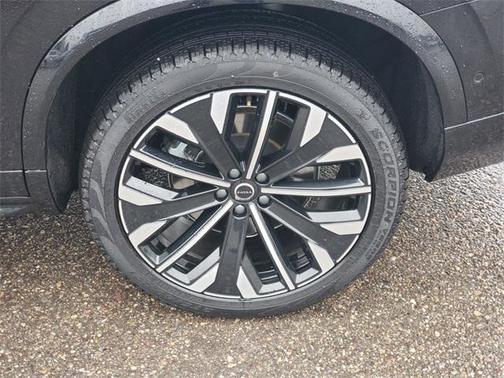 2025 Volvo XC90 B6 Plus 7-Seater