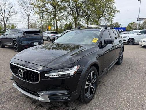 Onyx Black Metallic 2019 Volvo V90 Cross Country T5