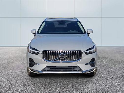 2023 Volvo XC60 Recharge Plug-In Hybrid T8 Plus Bright Theme