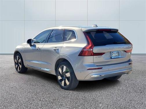 2023 Volvo XC60 Recharge Plug-In Hybrid T8 Plus Bright Theme