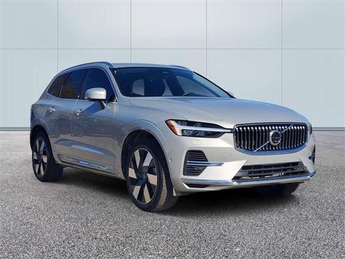 2023 Volvo XC60 Recharge Plug-In Hybrid T8 Plus Bright Theme