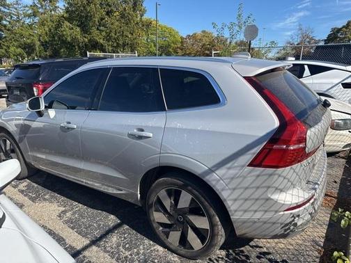 2023 Volvo XC60 Recharge Plug-In Hybrid T8 Plus Bright Theme