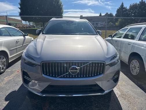 2023 Volvo XC60 Recharge Plug-In Hybrid T8 Plus Bright Theme