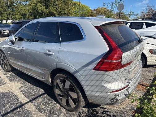 2023 Volvo XC60 Recharge Plug-In Hybrid T8 Plus Bright Theme