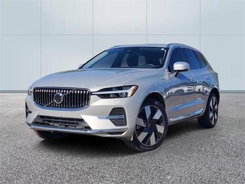 2023 Volvo XC60 Recharge Plug-In Hybrid T8 Plus Bright Theme