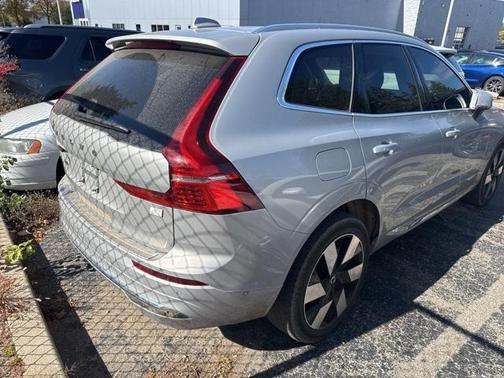 2023 Volvo XC60 Recharge Plug-In Hybrid T8 Plus Bright Theme
