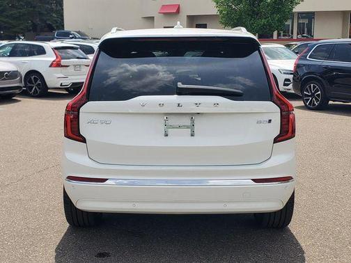 Crystal White Metallic 2025 Volvo XC90 B5 ULTRA