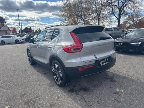2025 Volvo XC40 B5 Plus Dark Theme