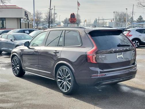 2026 Volvo XC90 B6 Ultra Dark Theme 6-Seater