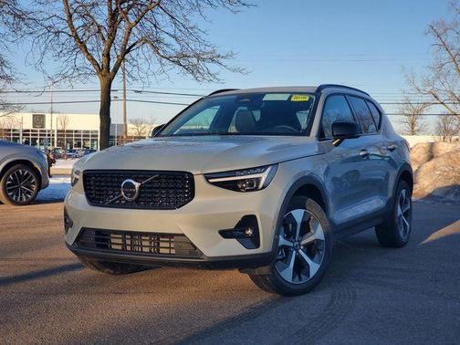 Metallic 2026 Volvo XC40 B5 Plus