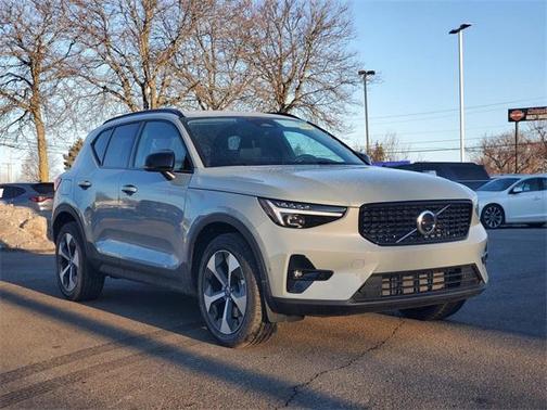 2026 Volvo XC40 B5 Plus