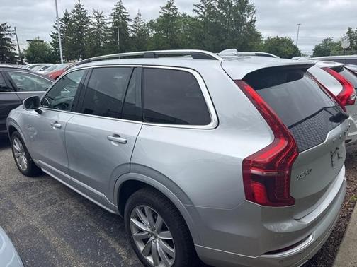 2016 Volvo XC90 T6 Momentum