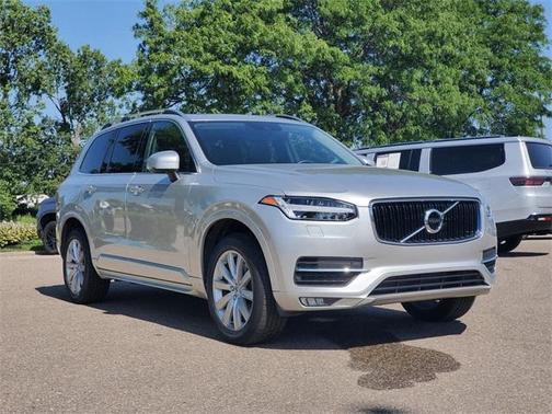 2016 Volvo XC90 T6 Momentum