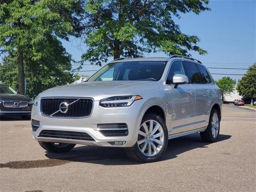 2016 Volvo XC90 T6 Momentum