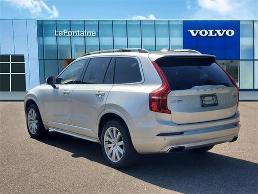 2016 Volvo XC90 T6 Momentum