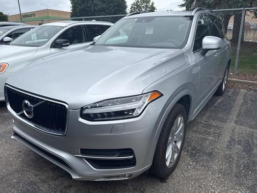 2016 Volvo XC90 T6 Momentum