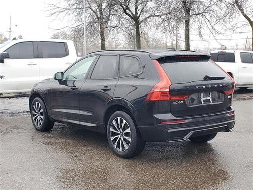 2025 Volvo XC60 B5 Plus