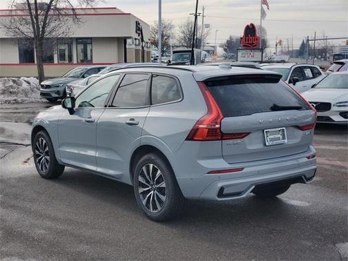 2025 Volvo XC60 B5 Plus