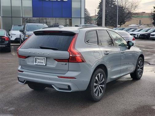 2025 Volvo XC60 B5 Plus