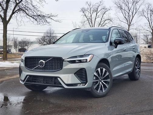 2025 Volvo XC60 B5 Plus