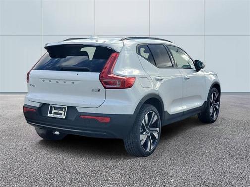 2026 Volvo XC40 B5 Ultra