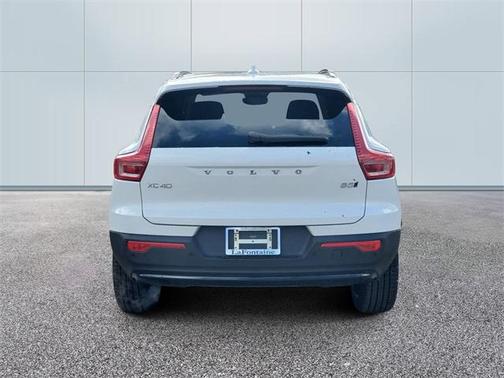 2026 Volvo XC40 B5 Ultra