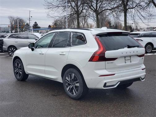 2026 Volvo XC60 B5 Plus