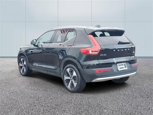 2025 Volvo XC40 B5 Core Bright Theme