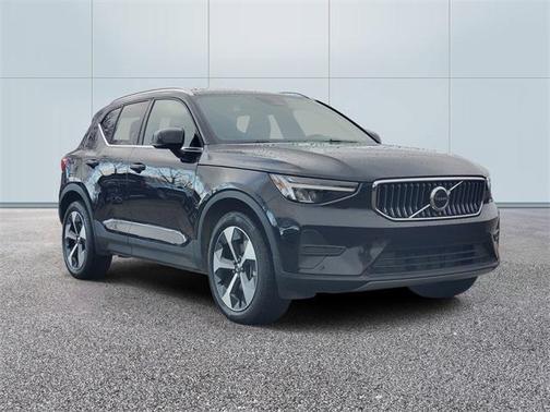 2025 Volvo XC40 B5 Core Bright Theme