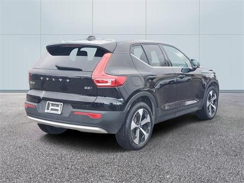 2025 Volvo XC40 B5 Core Bright Theme