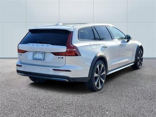 2025 Volvo V60 Cross Country B5 Ultra